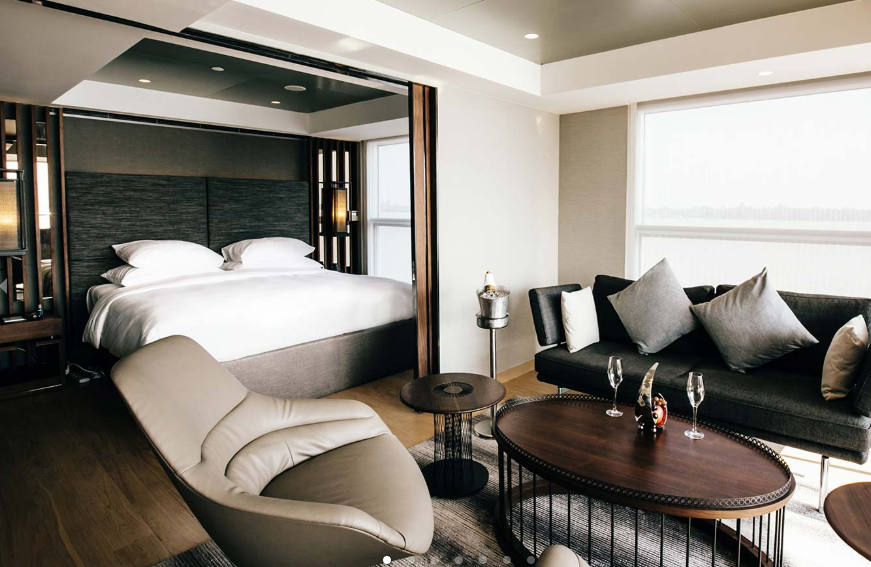 Scenic-Tours-Royal-Panoramic-Suite | AardvarkCompare.com