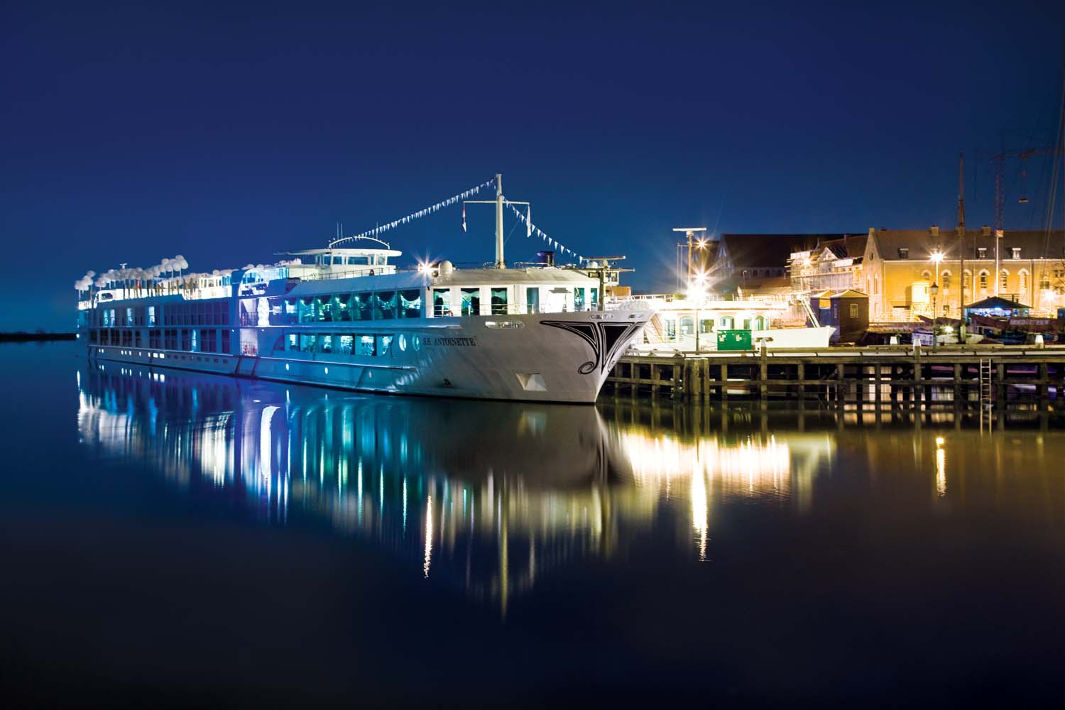 UniWolrd-River-Cruise-Antoinette | AardvarkCompare.com